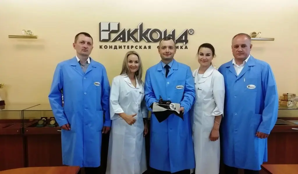 Герои России Евгений Борисов и Дамир Юсупов на кондитерской фабрике «АККОНД»